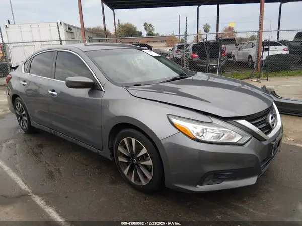 1N4AL3AP0JC293848 2018 NISSAN ALTIMA - Image 1