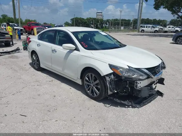 1N4AL3AP0JC294451 2018 NISSAN ALTIMA - Image 1
