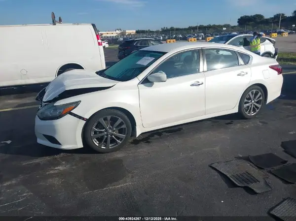 1N4AL3AP0JC477249 2018 NISSAN ALTIMA - Image 2