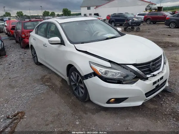 1N4AL3AP1GC135110 2016 NISSAN ALTIMA - Image 1