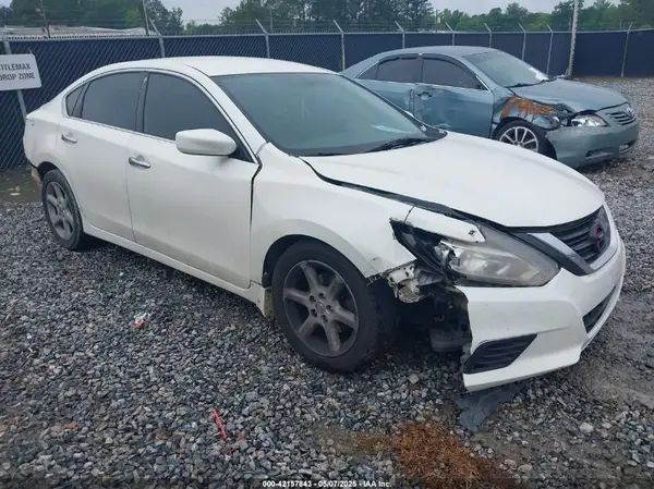 1N4AL3AP1GC251567 2016 NISSAN ALTIMA - Image 1