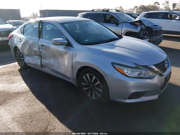 1N4AL3AP1GC256493 2016 NISSAN ALTIMA - Image 1