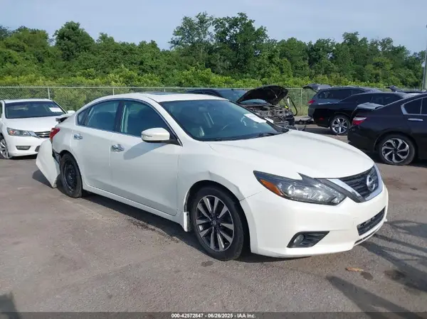 1N4AL3AP1GC267025 2016 NISSAN ALTIMA - Image 1