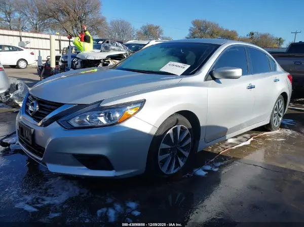 1N4AL3AP1HC110581 2017 NISSAN ALTIMA - Image 2