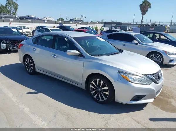 1N4AL3AP1HC127459 2017 NISSAN ALTIMA - Image 1
