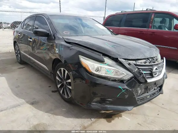 1N4AL3AP1HC134816 2017 NISSAN ALTIMA - Image 1