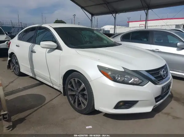 1N4AL3AP1HC136243 2017 NISSAN ALTIMA - Image 1