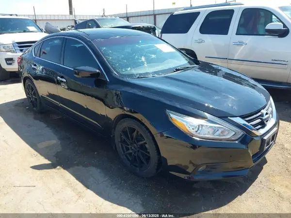 1N4AL3AP1HC171770 2017 NISSAN ALTIMA - Image 1