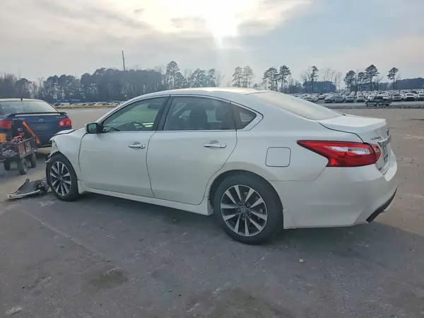1N4AL3AP1HC210955 2017 NISSAN ALTIMA - Image 2