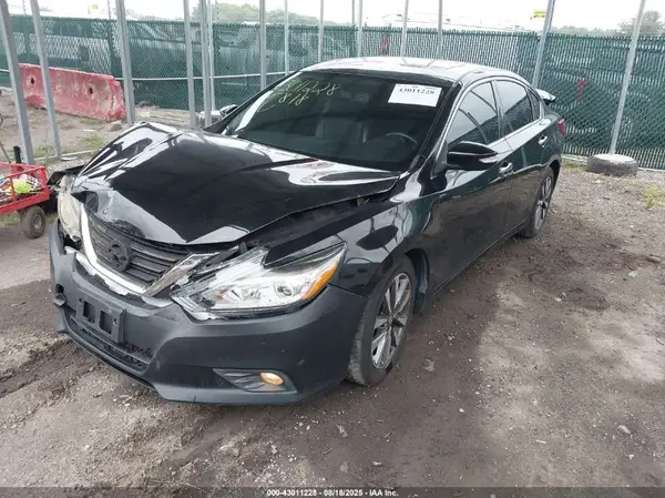 1N4AL3AP1HC230266 2017 NISSAN ALTIMA - Image 2