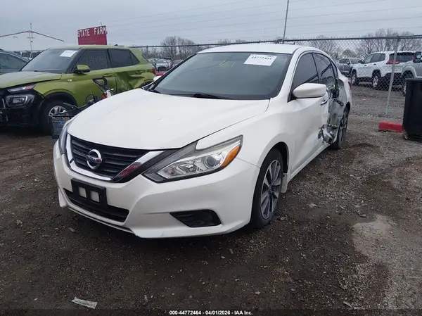 1N4AL3AP1HC256155 2017 NISSAN ALTIMA - Image 2