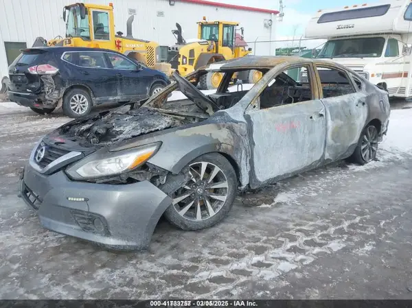 1N4AL3AP1HC271030 2017 NISSAN ALTIMA - Image 2