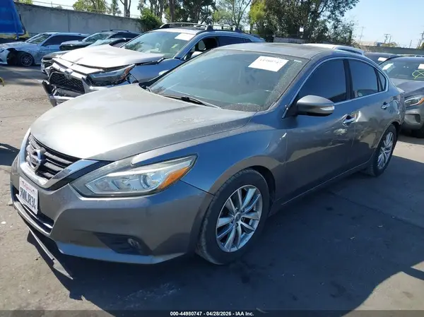 1N4AL3AP1HC274610 2017 NISSAN ALTIMA - Image 2