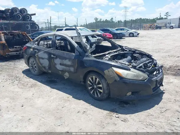 1N4AL3AP1HC278480 2017 NISSAN ALTIMA - Image 1