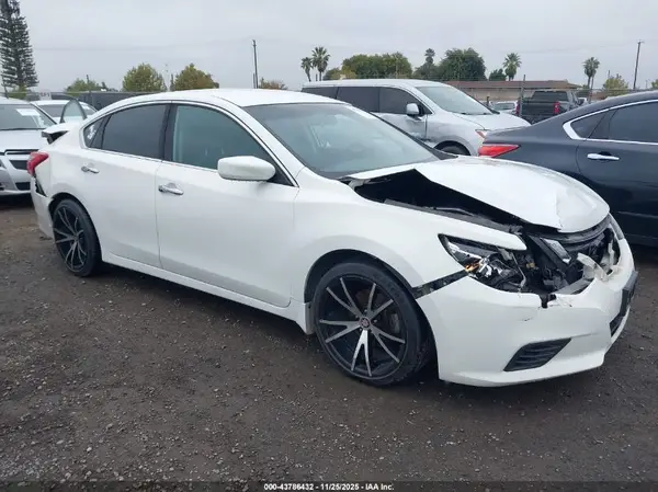 1N4AL3AP1HC280679 2017 NISSAN ALTIMA - Image 1