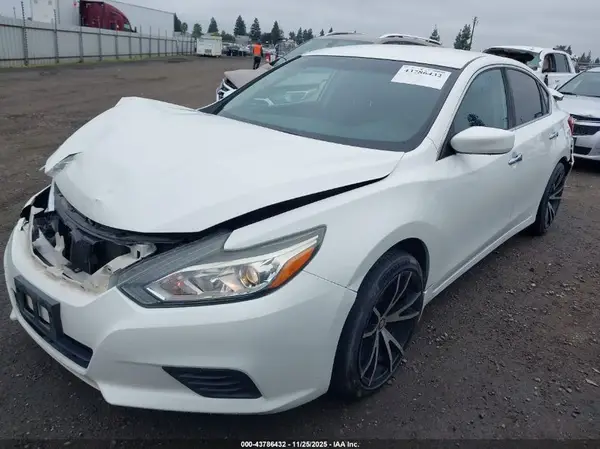 1N4AL3AP1HC280679 2017 NISSAN ALTIMA - Image 2