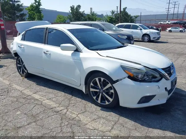 1N4AL3AP1HN305357 2017 NISSAN ALTIMA - Image 1