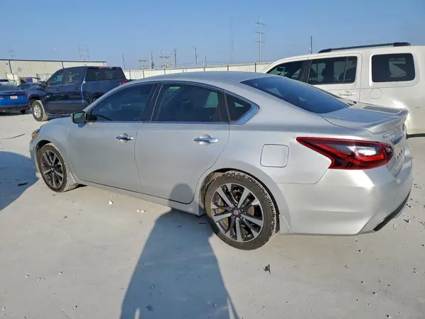 1N4AL3AP1HN310574 2017 NISSAN ALTIMA - Image 2