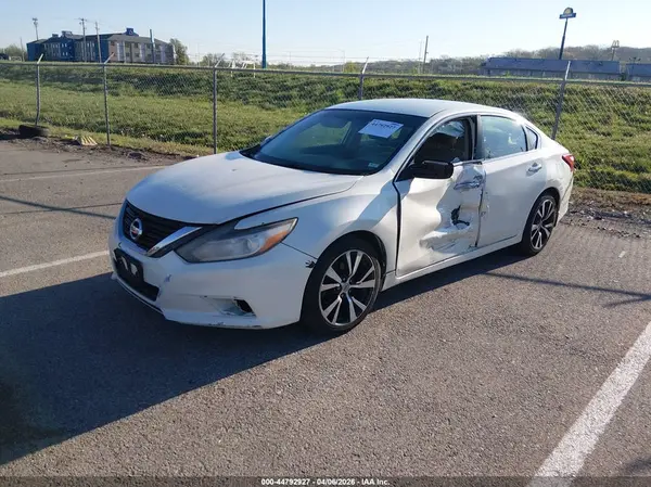 1N4AL3AP1HN321767 2017 NISSAN ALTIMA - Image 2