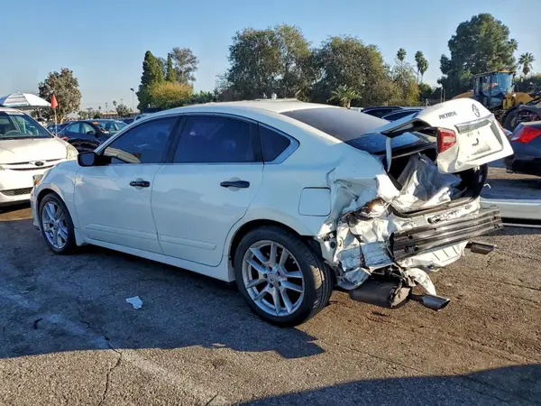1N4AL3AP1JC105967 2018 NISSAN ALTIMA - Image 2