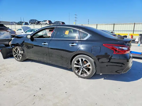 1N4AL3AP1JC117777 2018 NISSAN ALTIMA - Image 2