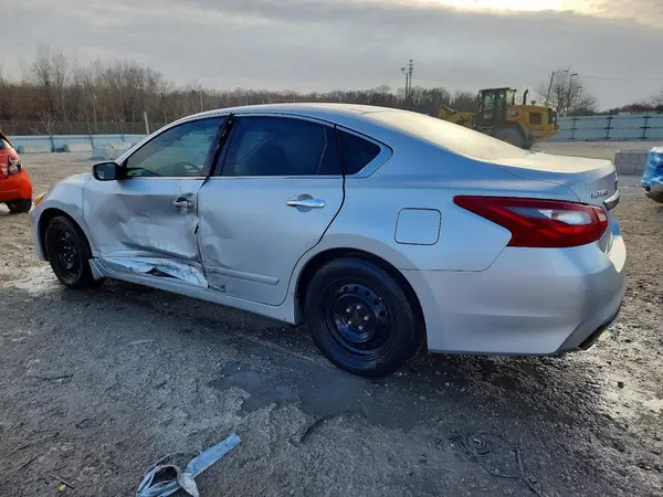 1N4AL3AP1JC122493 2018 NISSAN ALTIMA - Image 2