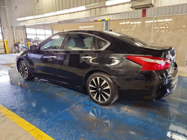 1N4AL3AP1JC123658 2018 NISSAN ALTIMA - Image 2