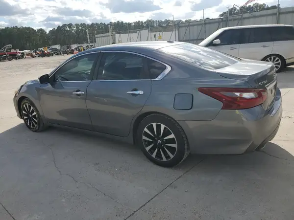 1N4AL3AP1JC125197 2018 NISSAN ALTIMA - Image 2