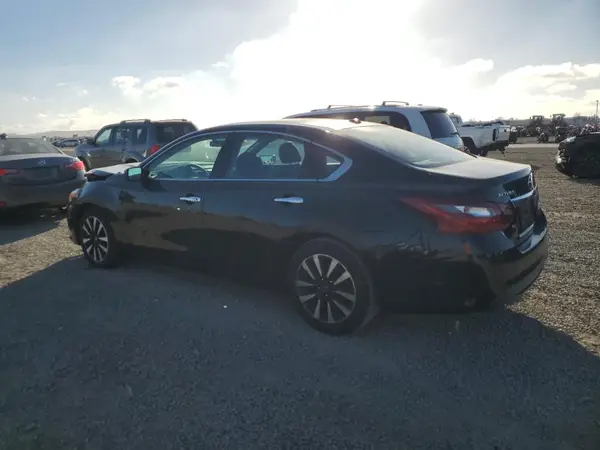 1N4AL3AP1JC125636 2018 NISSAN ALTIMA - Image 2