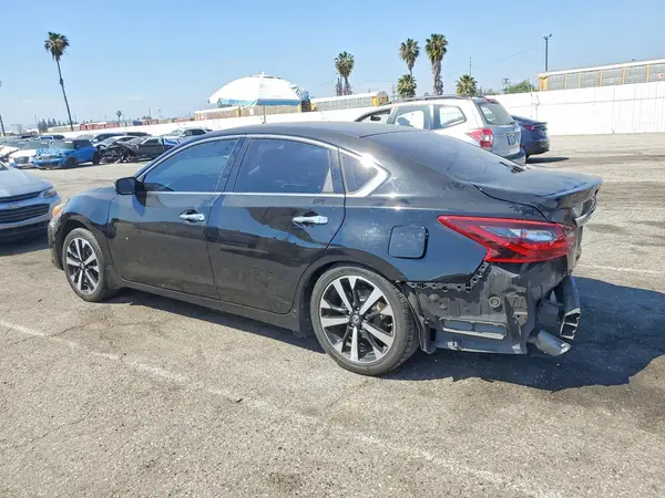 1N4AL3AP1JC125667 2018 NISSAN ALTIMA - Image 2