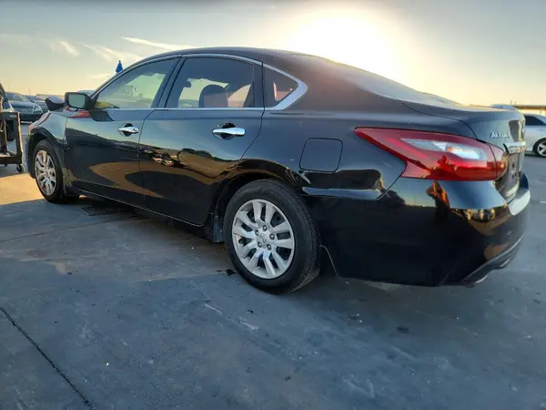 1N4AL3AP1JC127757 2018 NISSAN ALTIMA - Image 2
