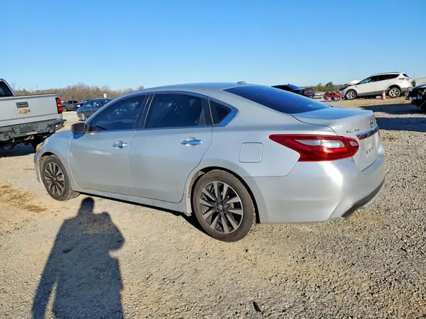1N4AL3AP1JC130643 2018 NISSAN ALTIMA - Image 2