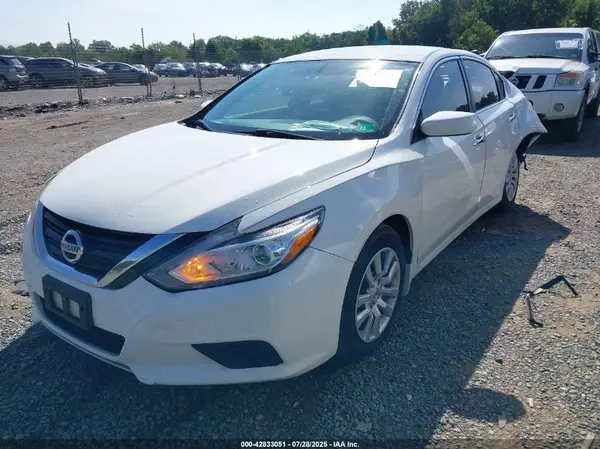 1N4AL3AP1JC132537 2018 NISSAN ALTIMA - Image 2