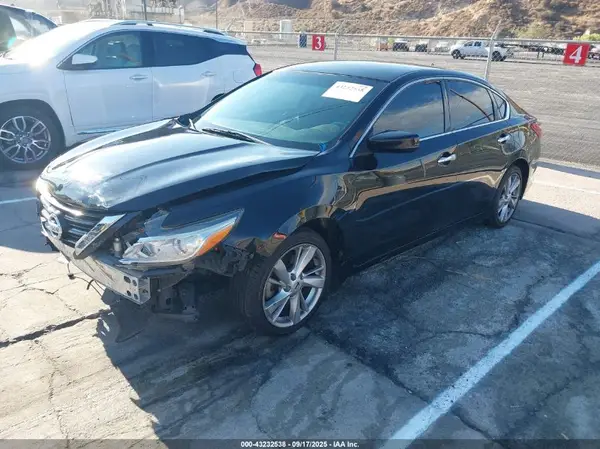 1N4AL3AP1JC135776 2018 NISSAN ALTIMA - Image 2