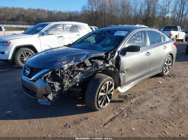1N4AL3AP1JC136099 2018 NISSAN ALTIMA - Image 2