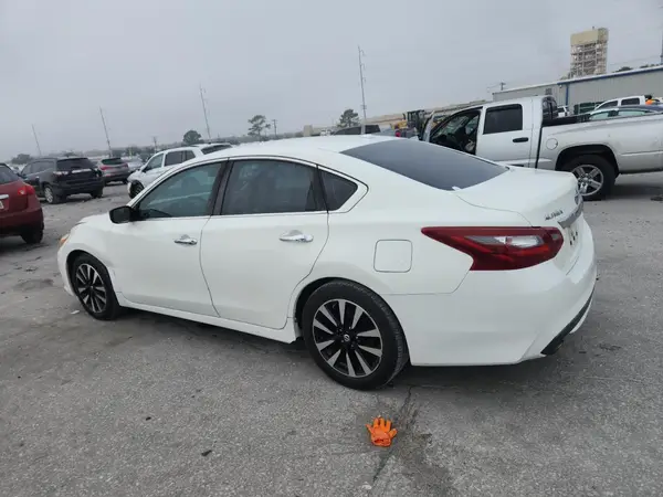 1N4AL3AP1JC136569 2018 NISSAN ALTIMA - Image 2