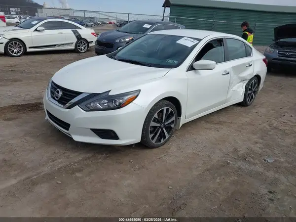 1N4AL3AP1JC136684 2018 NISSAN ALTIMA - Image 2