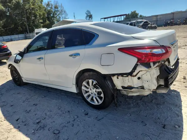 1N4AL3AP1JC138063 2018 NISSAN ALTIMA - Image 2