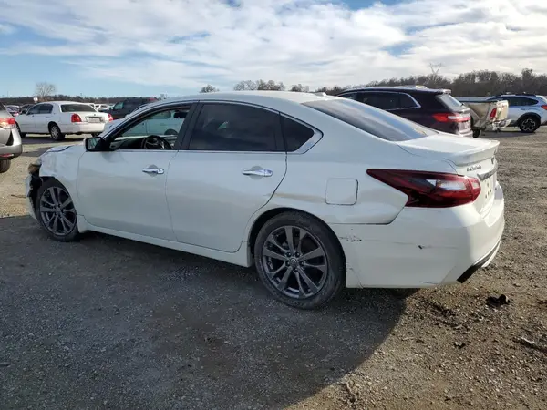1N4AL3AP1JC140153 2018 NISSAN ALTIMA - Image 2