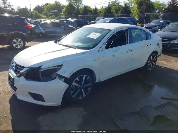 1N4AL3AP1JC140640 2018 NISSAN ALTIMA - Image 2