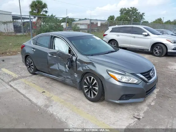 1N4AL3AP1JC145059 2018 NISSAN ALTIMA - Image 1