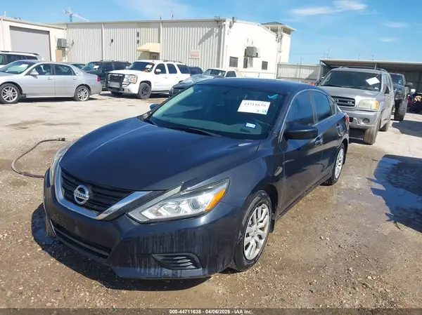 1N4AL3AP1JC157213 2018 NISSAN ALTIMA - Image 2