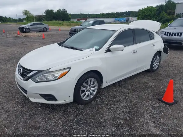 1N4AL3AP1JC158068 2018 NISSAN ALTIMA - Image 2