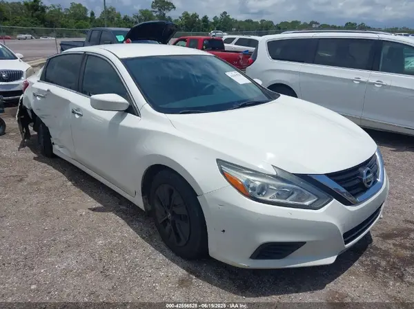 1N4AL3AP1JC161195 2018 NISSAN ALTIMA - Image 1