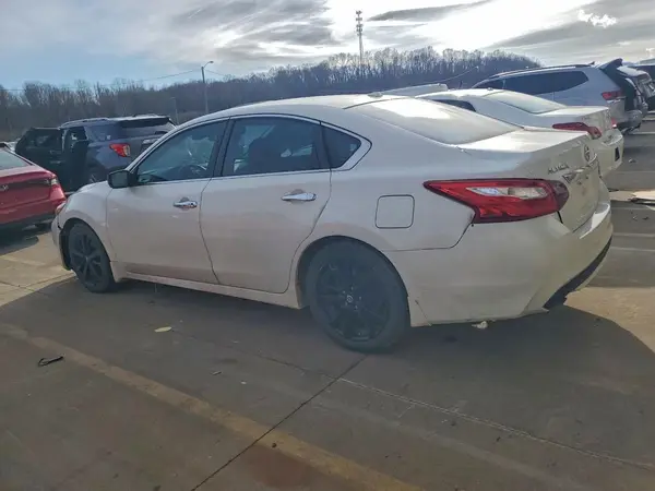 1N4AL3AP1JC161388 2018 NISSAN ALTIMA - Image 2