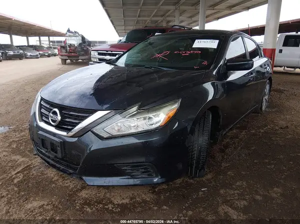 1N4AL3AP1JC167983 2018 NISSAN ALTIMA - Image 2