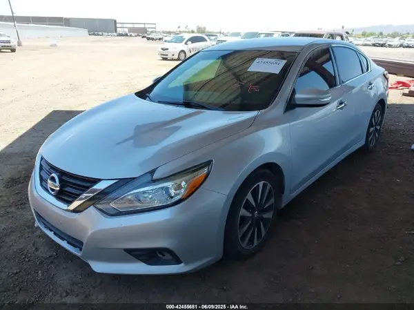1N4AL3AP1JC169765 2018 NISSAN ALTIMA - Image 2