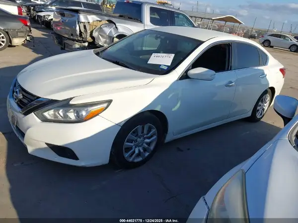 1N4AL3AP1JC173427 2018 NISSAN ALTIMA - Image 2