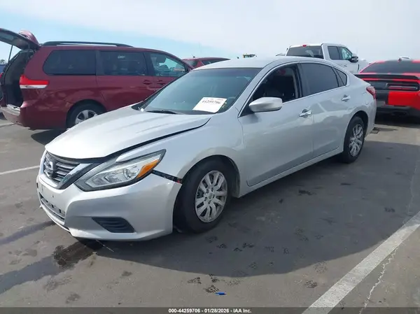 1N4AL3AP1JC174805 2018 NISSAN ALTIMA - Image 2