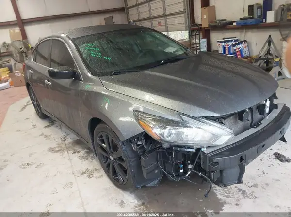 1N4AL3AP1JC175694 2018 NISSAN ALTIMA - Image 1
